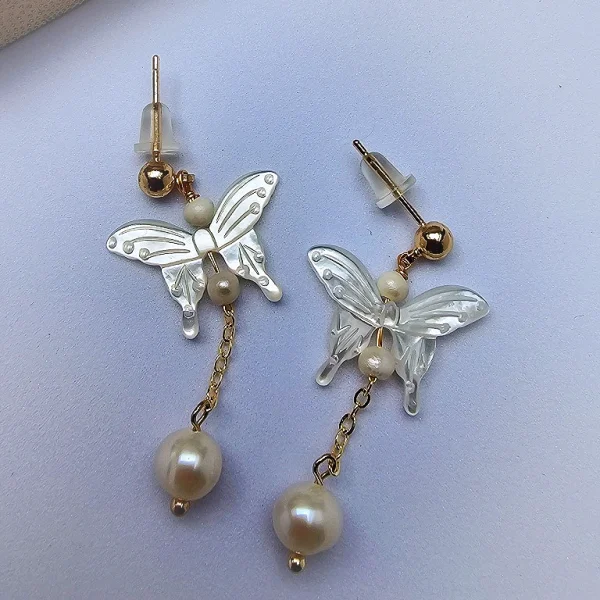 Perlmutt Schmetterling Ohrringe vergoldet mit Perle