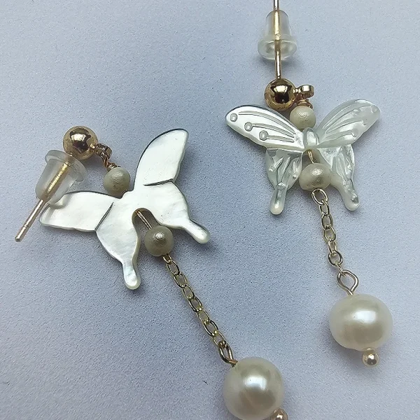 Perlmutt Schmetterling Ohrringe vergoldet mit Perle
