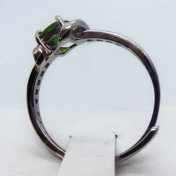 Damenring mit grünem Diopsid