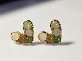 20251028_163058 Ohrstecker Jade Herz Design mit Verschiedenen Farbe