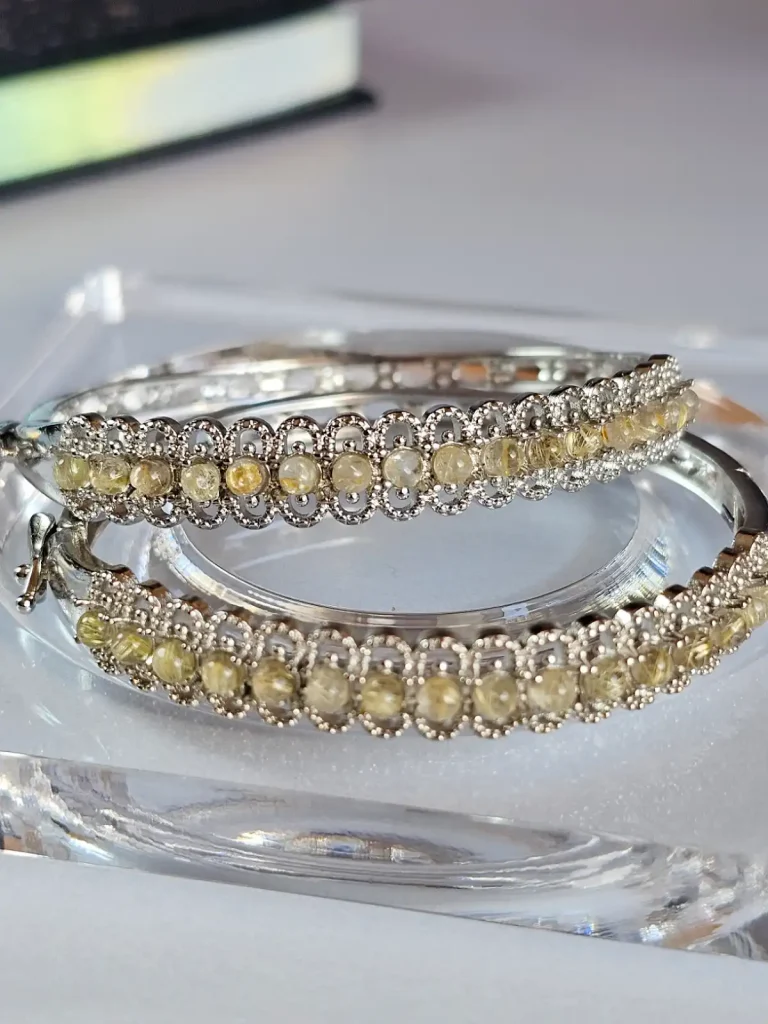 Perlen Reihenarmband Gold Rutil Quarz im Vintage-Stil, für Geld, Erfolg und Weisheit Ein Paar elegante Armbänder aus Weißkupfer, besetzt mit funkelnden goldfarbenen Rutilquarzen (Goldhaarstein)