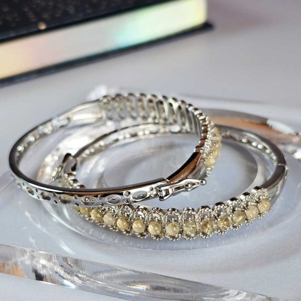 Gold Rutilquarz Armband Naturstein Armband für Geld, Erfolg Ein Paar elegante Armbänder aus Weißkupfer, besetzt mit funkelnden goldfarbenen Rutilquarzen (Goldhaarstein), Vorderseite und Hinten