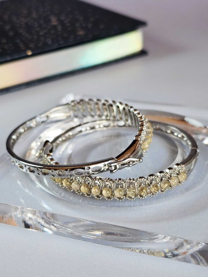 Gold Rutilquarz Armband Naturstein Armband für Geld, Erfolg Ein Paar elegante Armbänder aus Weißkupfer, besetzt mit funkelnden goldfarbenen Rutilquarzen (Goldhaarstein), Vorderseite und Hinten