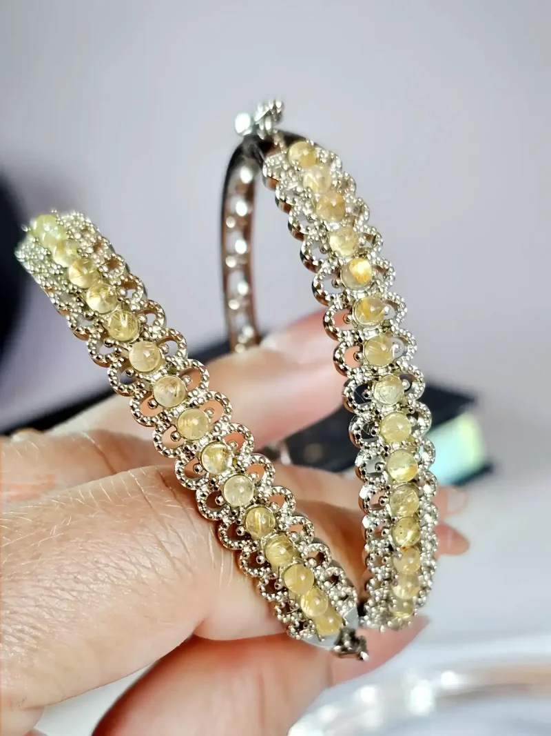 Gold Rutil Quarz Armband Naturstein Armband für Geld, Erfolg Ein Paar elegante Armbänder aus Weißkupfer, besetzt mit funkelnden goldfarbenen Rutilquarzen (Goldhaarstein) mit Kalt Licht