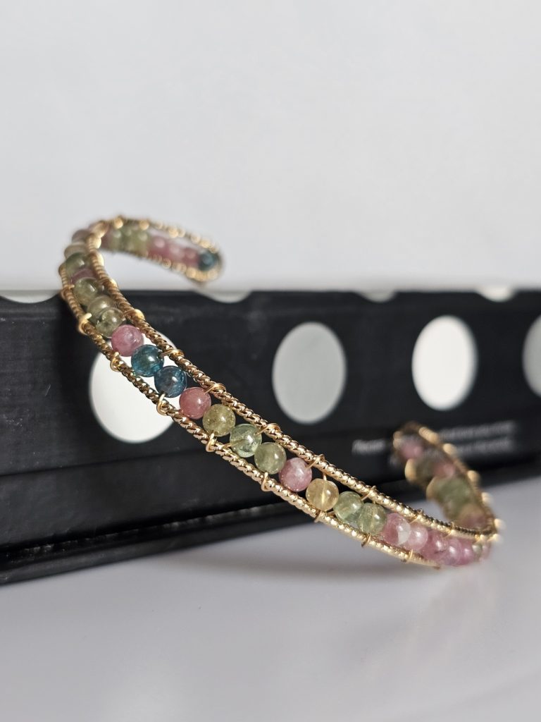 Armband Damen mit Stein Turmalin, Regenbogen Bonbonfarben-Draht handgefertigt Turmalin Armband Coverphoto