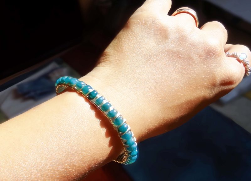 Armreif Jade Blau Abakusperlen Drahtarmband handgefertigt