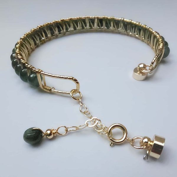 Armreif Jade Blau Abakusperlen Drahtarmband handgefertigt