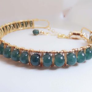 Jade Naturstein Damenarmreif türkisgrün vergoldeter Draht