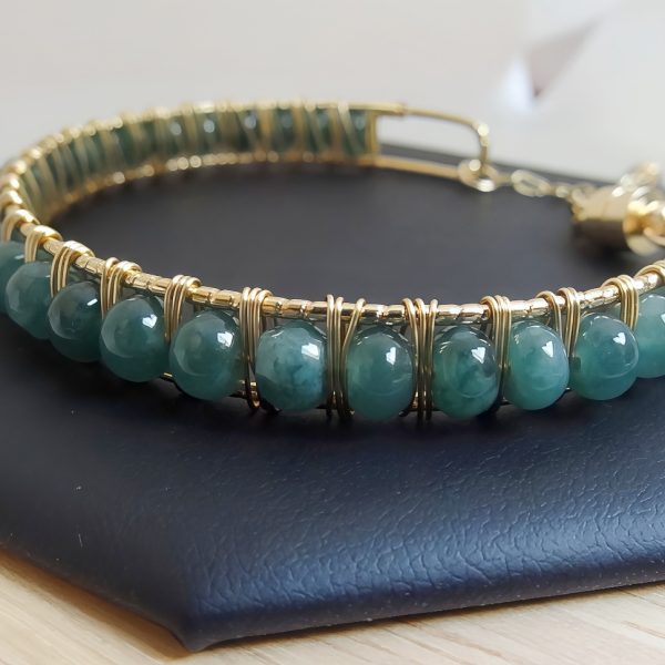 Jade Naturstein Damenarmreif türkisgrün vergoldeter Draht