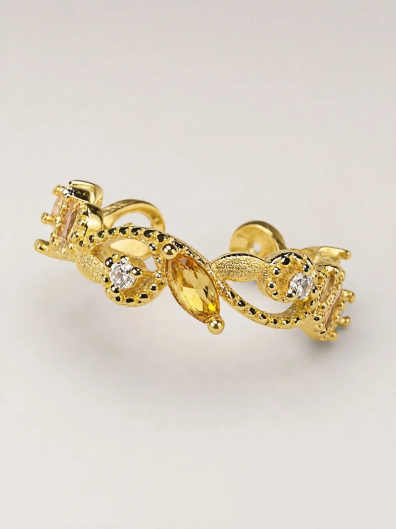 Offener Goldring mit Zirkonia – eleganter Damenring im Vintage Design Offener goldfarbener Damenring mit gelbem Zirkonia und funkelnden Kristallsteinen im Vintage Stil