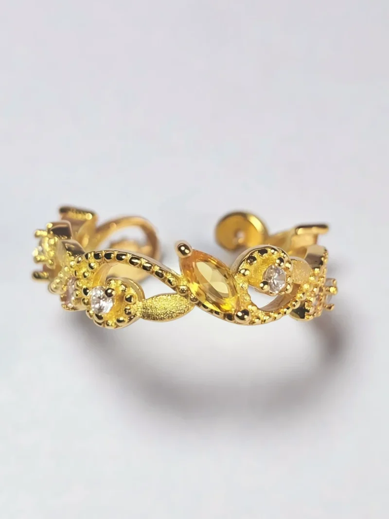 Offener Goldring mit Zirkonia – eleganter Damenring im Vintage Design vergoldete Damenring mit gelbem Zirkonia vereint florale Eleganz mit feiner Handwerkskunst