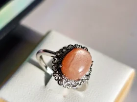 DR-TDS-09-04 versilberter Ring mit orangefarbenem Mondstein Blumen Halterung