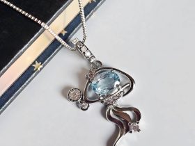 Blauer Topas Anhänger mit Silberfarbe Kette Qualle Blauer Topas Anhänger mit Silberfarbe Kette für Damen, Quallen Ozean Maritim Design- Sommerzeit Bobo Stil