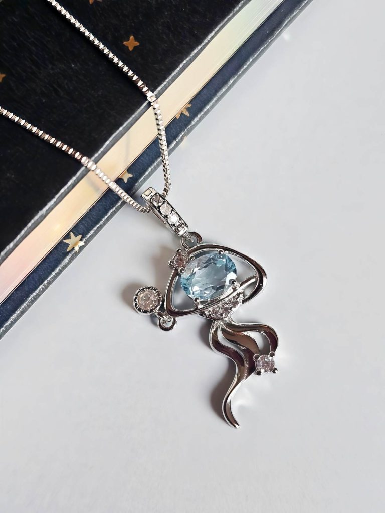 Blauer Topas Anhänger mit Silberfarbe Kette für Damen, Quallen Ozean Maritim Design- Sommerzeit Bobo Stil