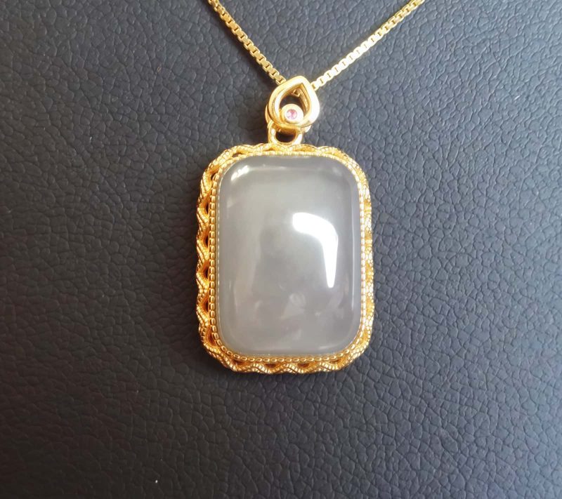 Hetian-Yanzi-Kette-01 Halsanhänger Jade Lila Grau mit Kette 925 Sterling Silber Vergoldet Geschenke
