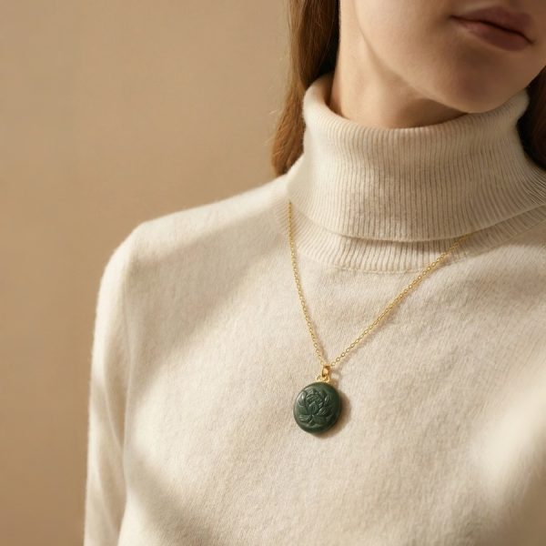 Halsanhänger mit Lotus Symbol aus Jade