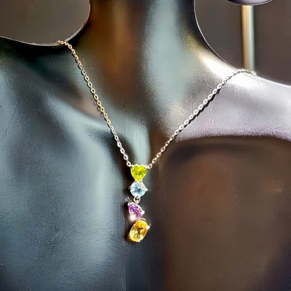 Silberkette mit vier Edelsteinen – Citrin, Amethyst, Topas und Peridot im minimalistischen Design