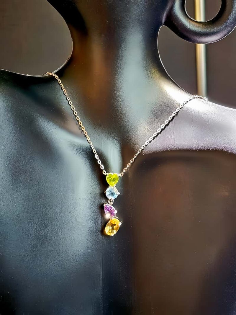 Silberkette mit vier Edelsteinen – Citrin, Amethyst, Topas und Peridot im minimalistischen Design