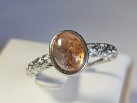 Ringe-DR0010-07 Damenring mit Schwarzgoldene Super Seven Edelstein