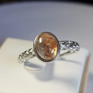 Damenring mit Schwarzgoldene Super Seven Edelstein