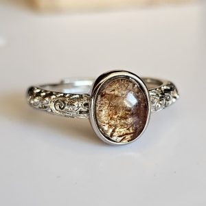 Damenring mit Schwarzgoldene Super Seven Edelstein