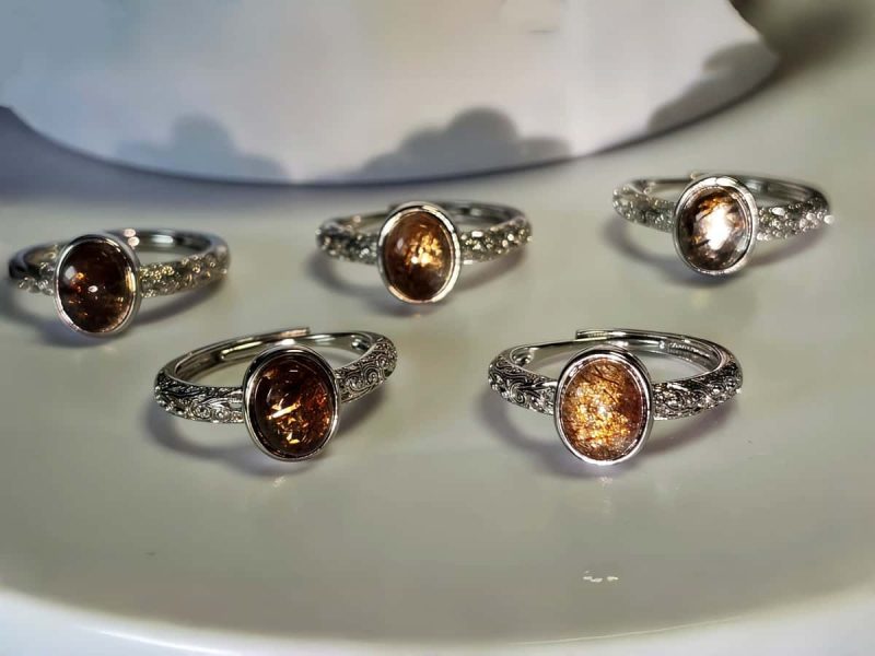 Damenring mit Schwarzgoldene Super Seven Edelstein