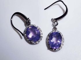 ziyu-OR0017-07 Silber Ohrhacken Amethyst mit großem violetten Edelstein und feiner Silberfassung
