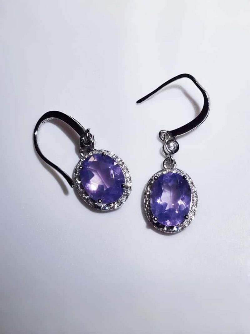 Silber Ohrhacken Amethyst mit großem violetten Edelstein und feiner Silberfassung