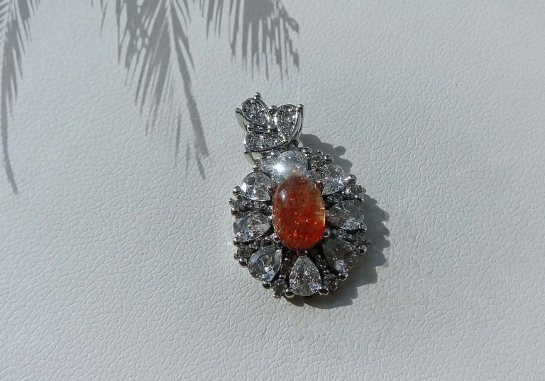 Anhänger mit Sonnenstein und Zirkonia