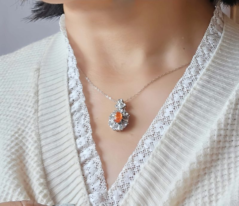 Silberanhänger mit Sonnenstein und Zirkonia – Eleganz und Glanz in Perfektion