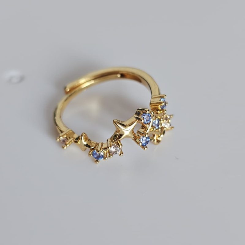 Ring-stern-02 Goldener Ring mit blauen Kristallen und Sternanhänger