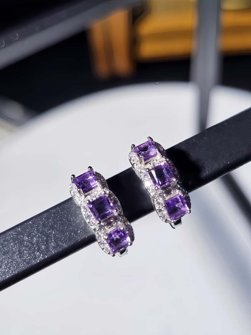 Silber Amethyst Ohrringe – drei violette Steine mit Zirkonia-Rahmung