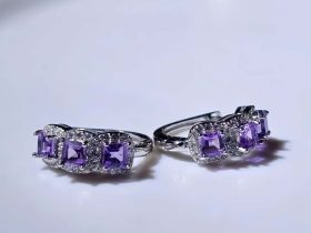 Silber Amethyst Ohrringe – drei violette Steine mit Zirkonia-Rahmung