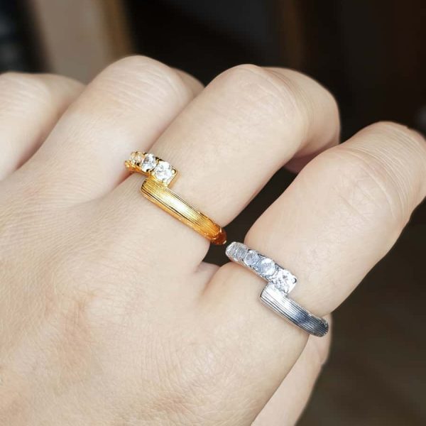 Offener versilberter Ring mit Zirkonia