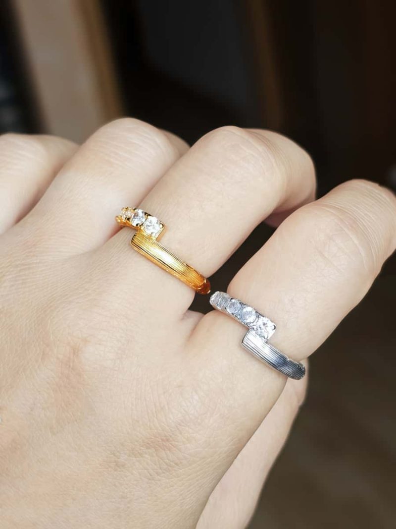 Offener versilberter Ring mit Zirkonia