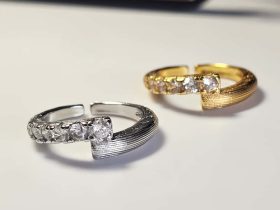 Basis-DR0022-02 Offener versilberter Ring mit Zirkonia