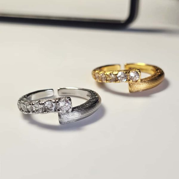 Offener versilberter Ring mit Zirkonia