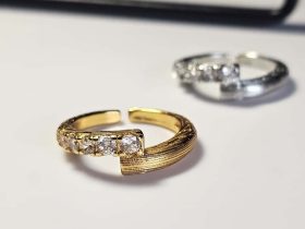 Basis-DR0022-03 Offener vergoldeter Ring mit Zirkonia