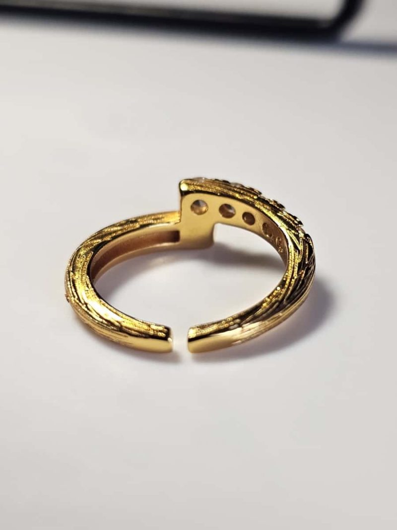 Offener vergoldeter Ring mit Zirkonia