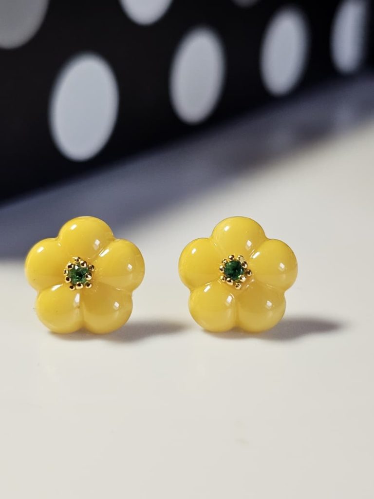 925er Silber Blüten-Ohrringe aus Bernsteinwachs mit Diopsid – Gelbe Blumen Ohrstecker