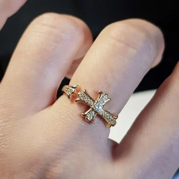Moderner offener Damenring mit Kreuz-Design Offener Kreuz Ring Gold mit Zirkonia – minimalistischer verstellbarer Damenring