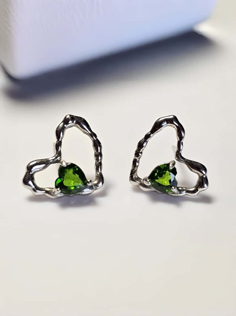 Herz-Ohrringe aus 925 Silber mit grünem Diopsid