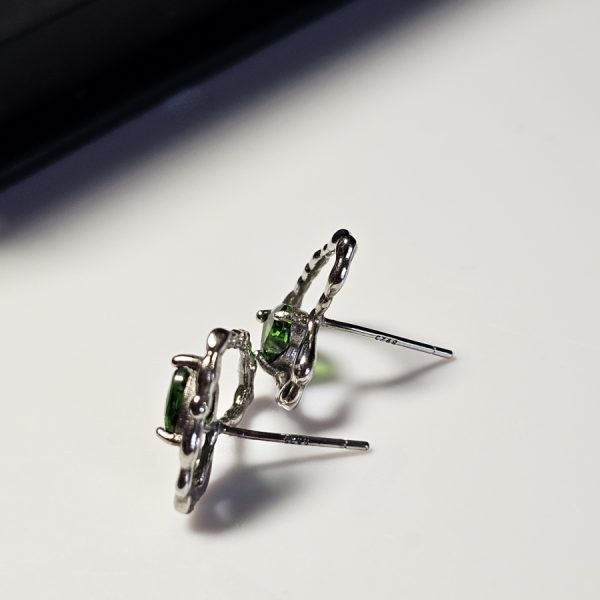 Herz-Ohrringe aus 925 Silber mit grünem Diopsid