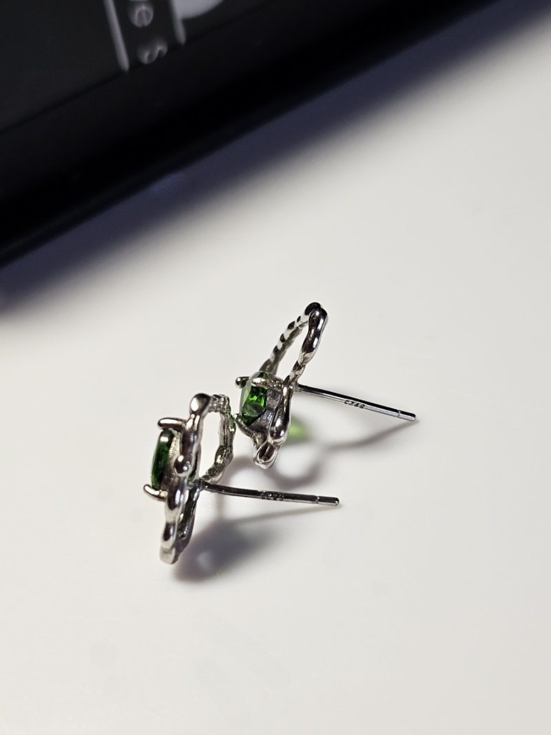 Herz-Ohrringe aus 925 Silber mit grünem Diopsid