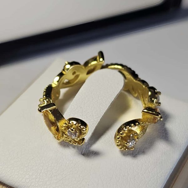 vergoldete Damenring mit gelbem Zirkonia vereint florale Eleganz mit feiner Handwerkskunst