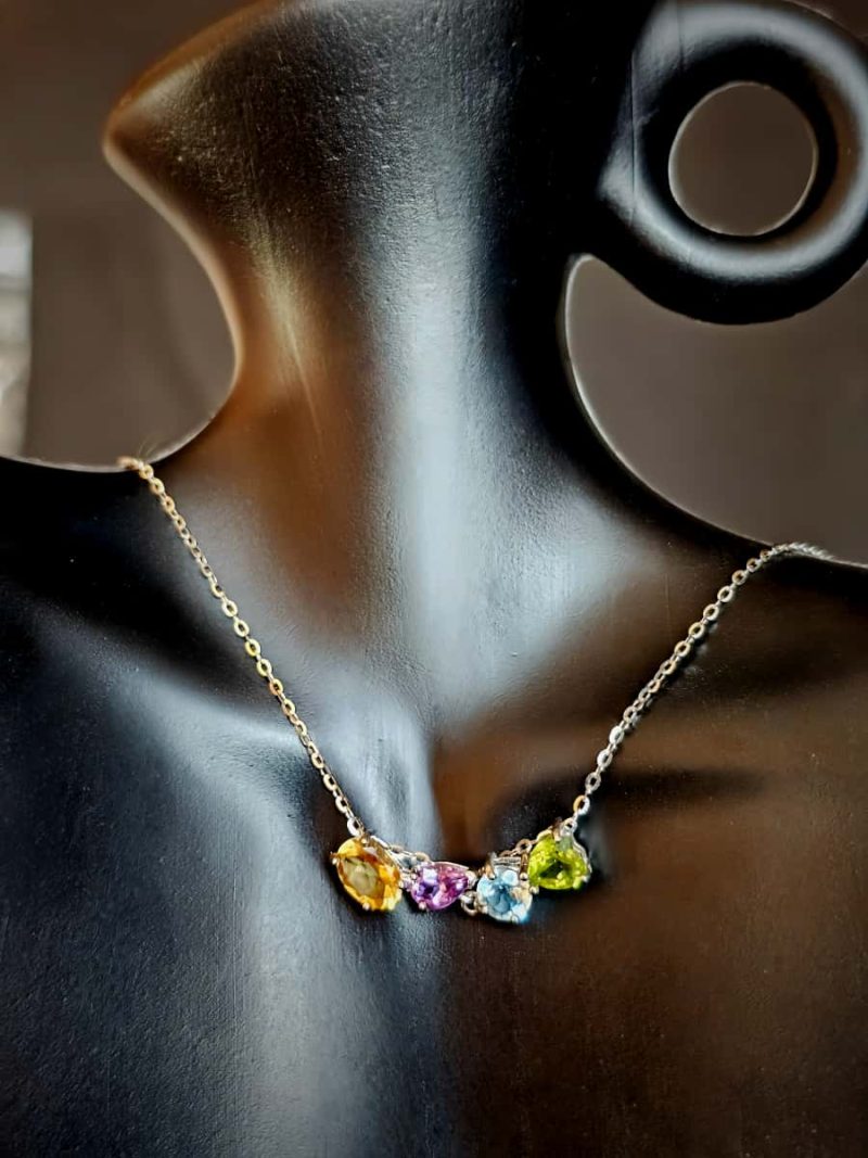 Silberkette mit vier Edelsteinen – Citrin, Amethyst, Topas und Peridot im minimalistischen Design