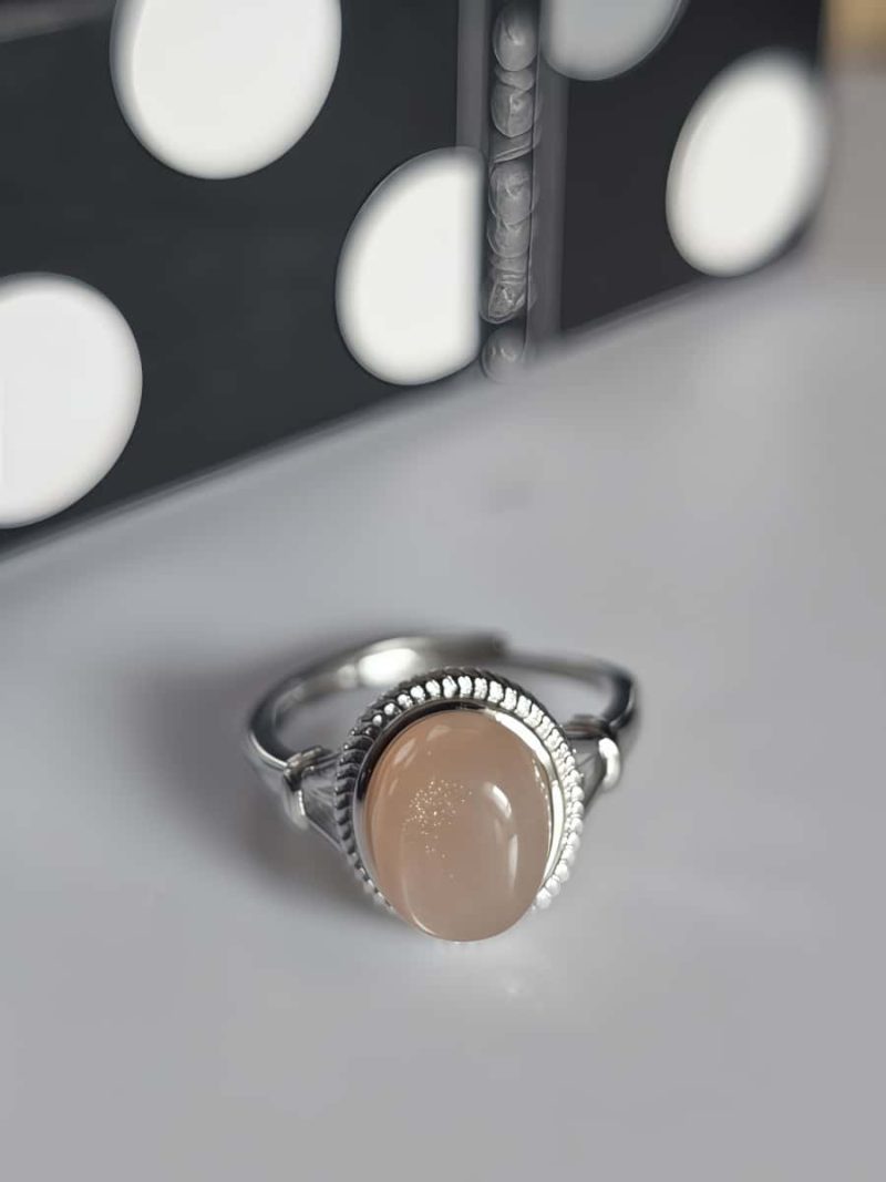 versilberter Ring mit orangefarbenem Mondstein Retro