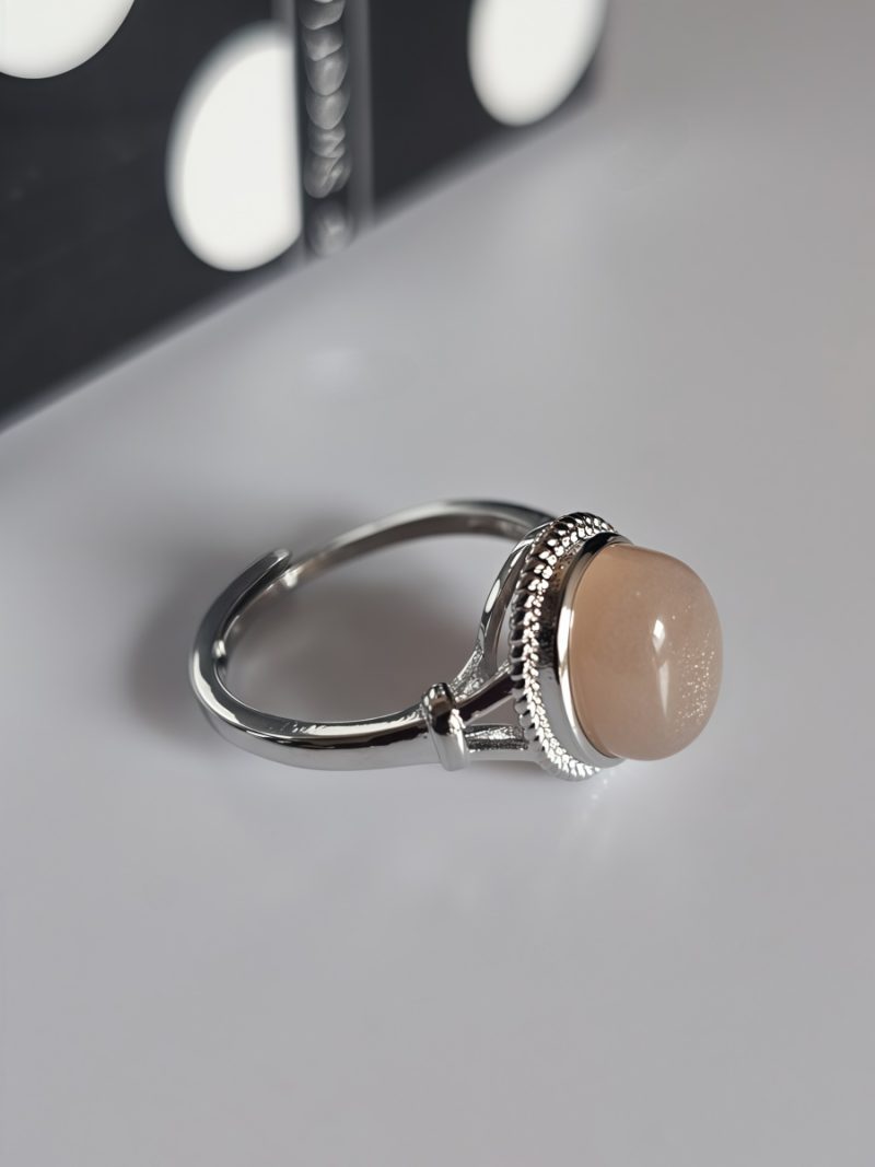 versilberter Ring mit orangefarbenem Mondstein Retro