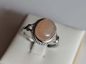 Mondstein-DR0024-04 versilberter Ring mit orangefarbenem Mondstein Retro