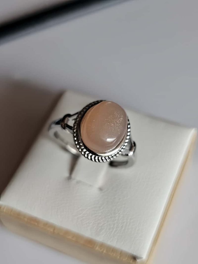 versilberter Ring mit orangefarbenem Mondstein Retro